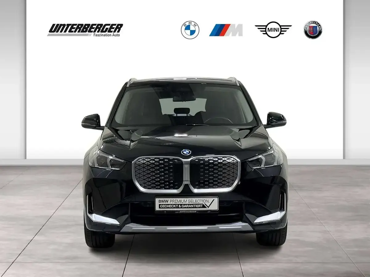 Gebraucht BMW iX1 xLine 225 kW (306 PS) 2025 Saphirschwarz SUV