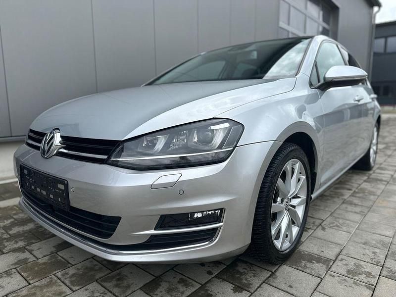 Silber Gebraucht 2016 VW Golf VII Highline Limousine | 14.990 € (Fairer Preis) - Bild 1/4