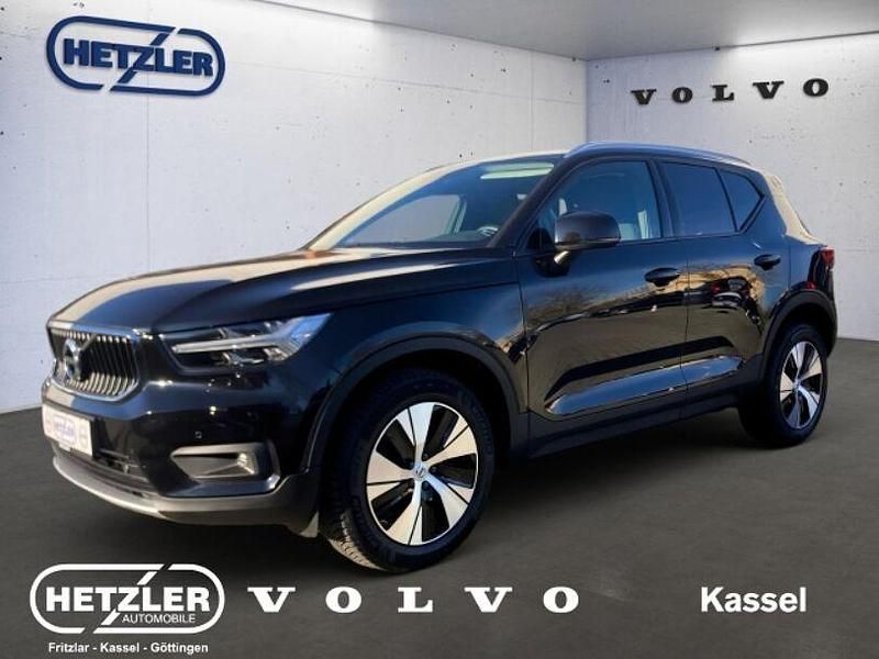 Onyx black / metallic Gebraucht 2022 Volvo XC40 Momentum SUV | 30.750 € (Fairer Preis) - Bild 1/4