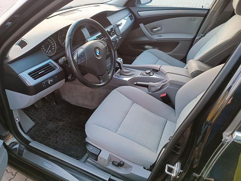 Gebraucht BMW 523 190 PS (139 kW) 2009 Schwarz Limousine