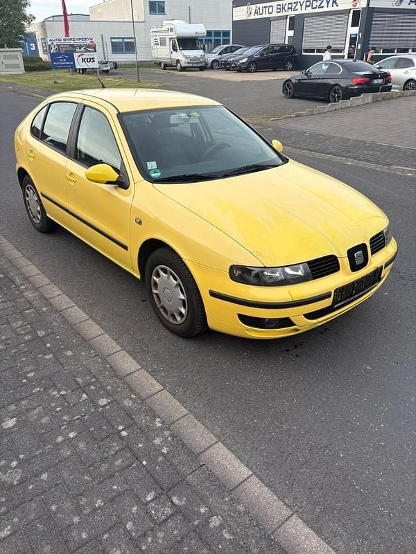 Gelb Gebraucht 2002 Seat Leon Kleinwagen | 650 € (Superpreis) - Bild 1/4