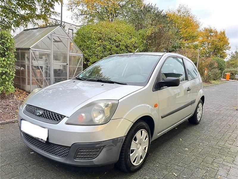 Silber Gebraucht 2007 Ford Fiesta Trend Limousine | 750 € (Guter Preis) - Bild 1/4