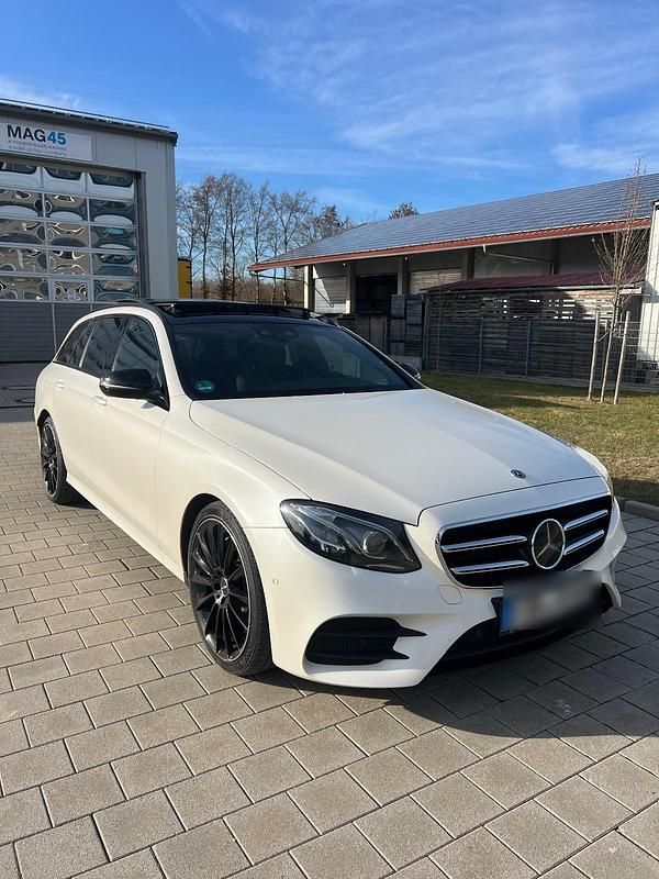 Gebraucht Mercedes E220 AMG 194 PS (142 kW) 2020 Weiß Kombi