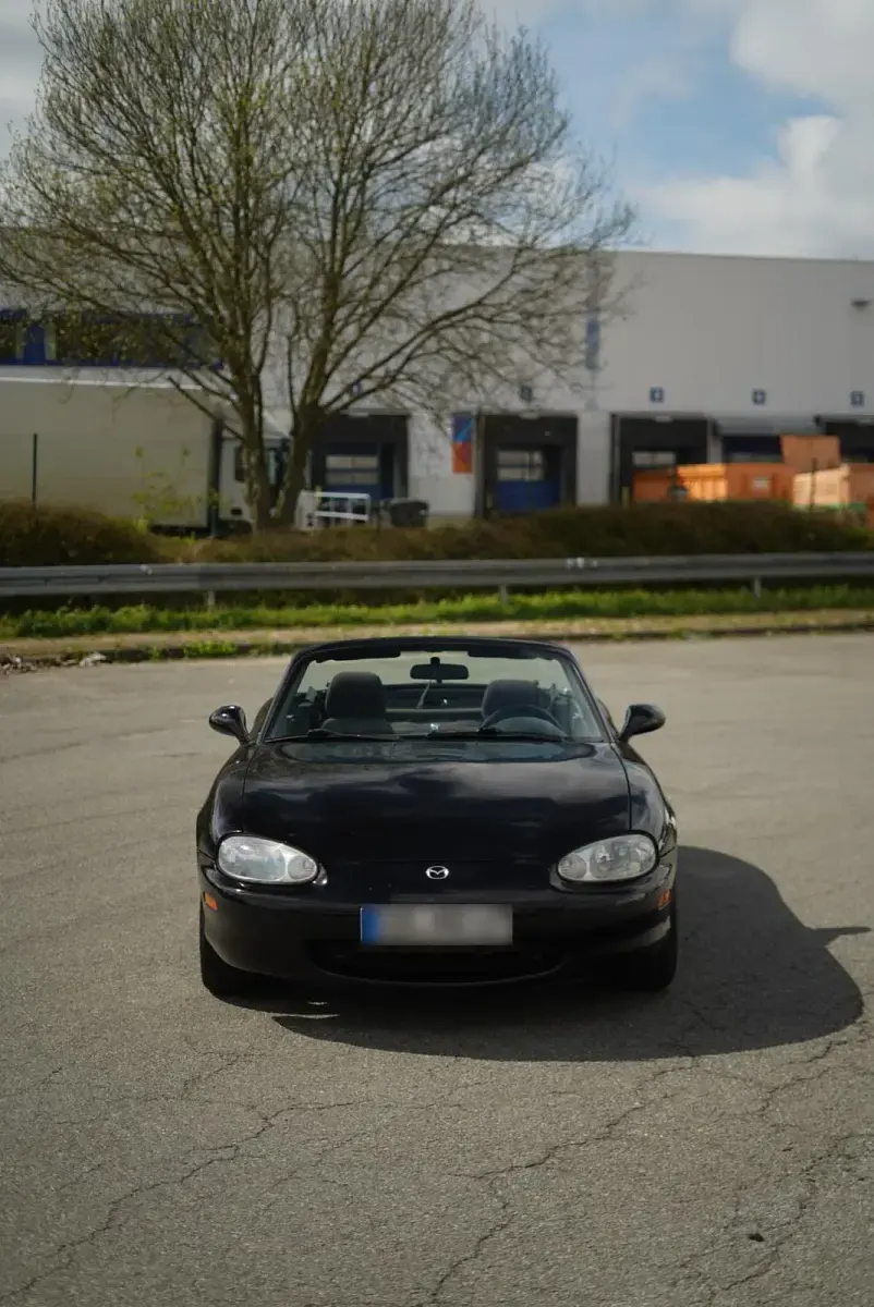 Second-hand Mazda MX5 140 CP (102 kW) 1999 Negru Cabrio
