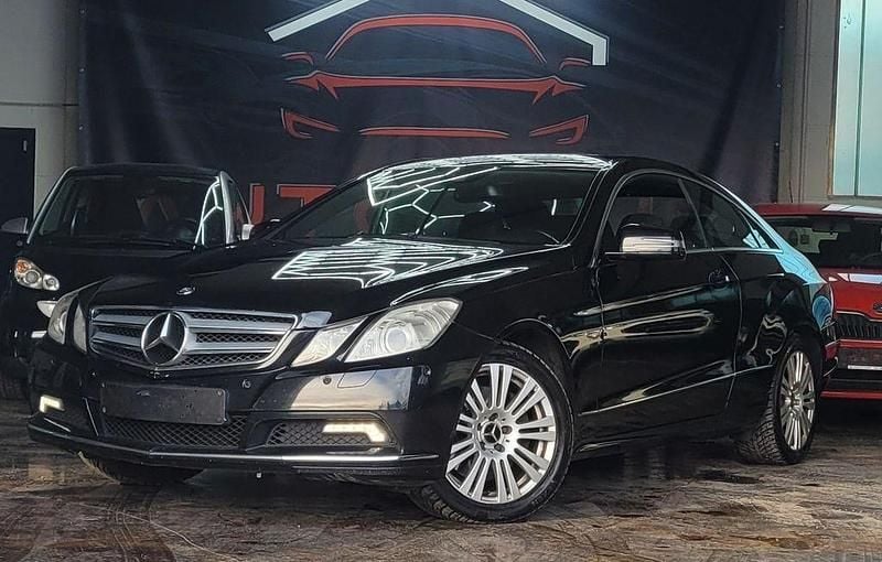 Schwarz Gebraucht 2010 Mercedes E250 Coupé | 6.699 € (Fairer Preis) - Bild 1/4