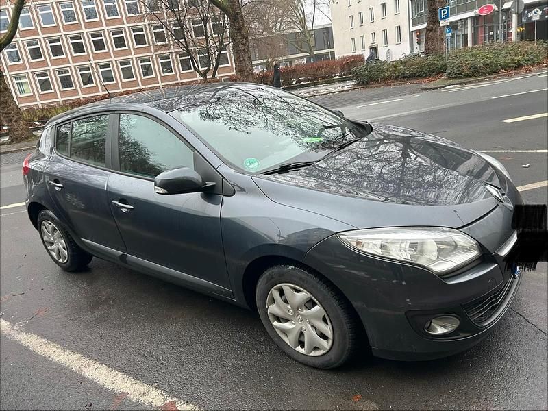 Gebraucht Renault Mégane III 101 PS (74 kW) 2012 Blau Kombi