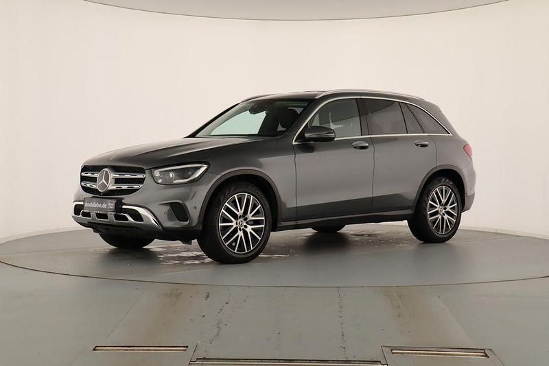 Metallic grau Gebraucht 2020 Mercedes GLC300 SUV | 32.890 € (Fairer Preis) - Bild 1/4