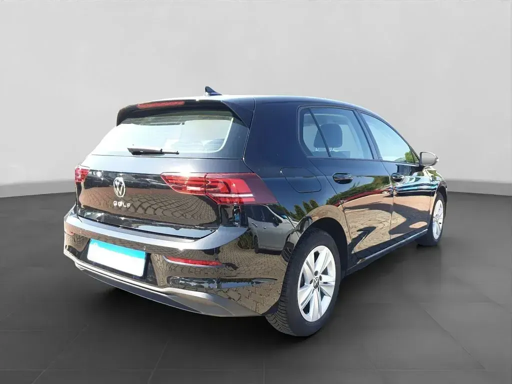 Gebraucht VW Golf VIII Life 150 PS (110 kW) 2025 Grenadillschwarz metallic Limousine