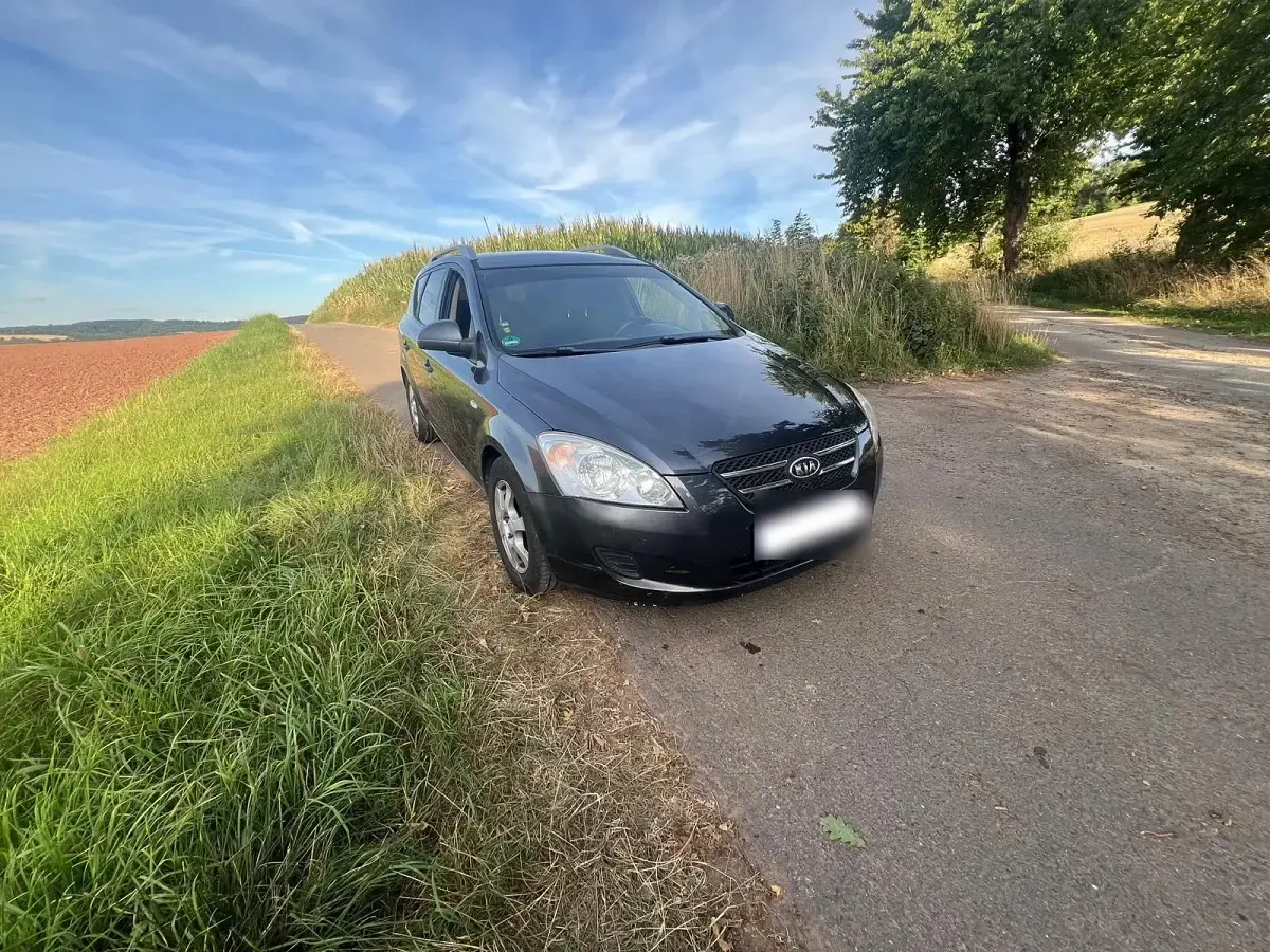 Gebraucht Kia Ceed 105 PS (77 kW) 2009 Andere farben Kleinwagen