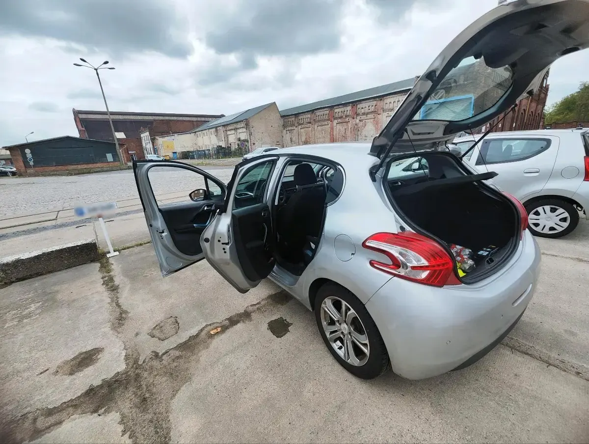 Brugt Peugeot 208 Active 68 HK (50 kW) 2012 Sølv Hatchback