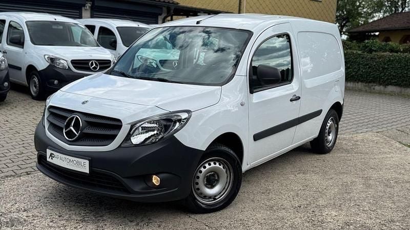 Weiß Gebraucht 2020 Mercedes Citan 108 Van / Kleinbus | 11.950 € (Fairer Preis) - Bild 1/4