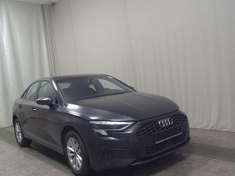 Second-hand Audi A3 Sport 116 CP (85 kW) 2023 Gri Berlinǎ