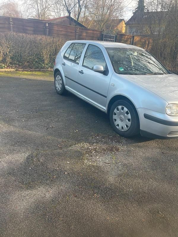 Silber Gebraucht 2002 VW Golf Limousine | 1.000 € (Superpreis) - Bild 1/4