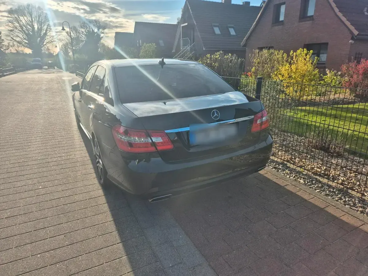 Second-hand Mercedes E300 231 CP (169 kW) 2010 Negru Berlinǎ