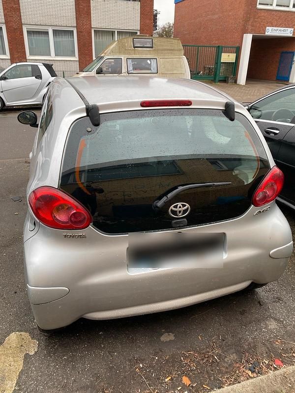Gebraucht Toyota Aygo 68 PS (50 kW) 2006 Silber Kleinwagen