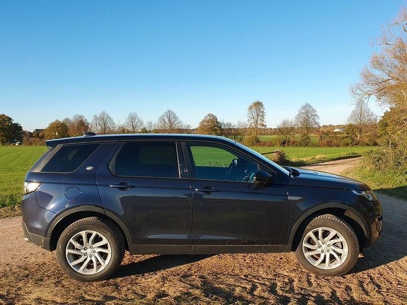 Blau Gebraucht 2017 Land Rover Discovery Sport SE SUV | 19.900 € (Fairer Preis) - Bild 1/4