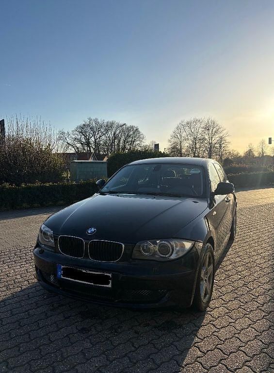 Gebraucht BMW 118 143 PS (105 kW) 2011 Schwarz Kleinwagen