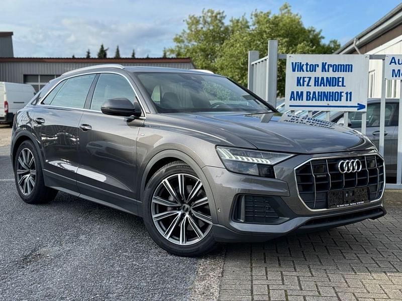 Grau Gebraucht 2021 Audi Q8 Sport SUV | 53.800 € (Guter Preis) - Bild 1/4