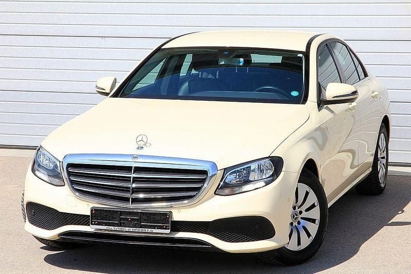 Beige Gebraucht 2017 Mercedes E200 Limousine | 12.500 € (Teuer) - Bild 1/4