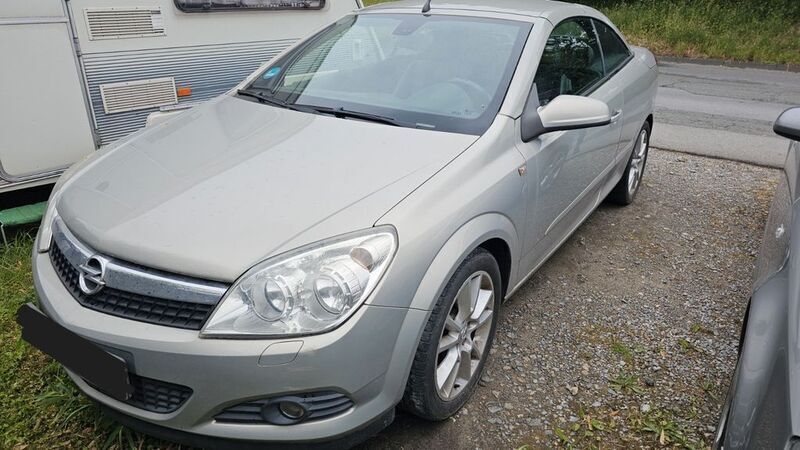 Grau Gebraucht 2007 Opel Astra Cabriolet Cosmo Cabrio | 1.800 € (Guter Preis) - Bild 1/4