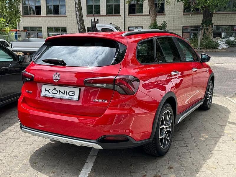 Gebraucht Fiat Tipo Cross 131 PS (96 kW) 2023 Rot Kombi