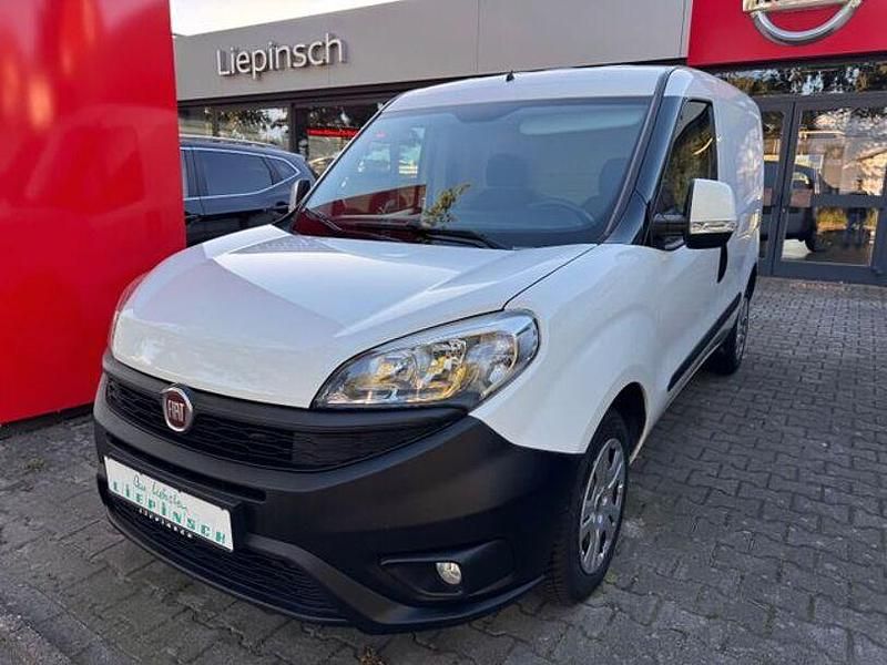 Weiß Gebraucht 2017 Fiat Doblò Van / Kleinbus | 9.990 € (Etwas zu teuer) - Bild 1/4