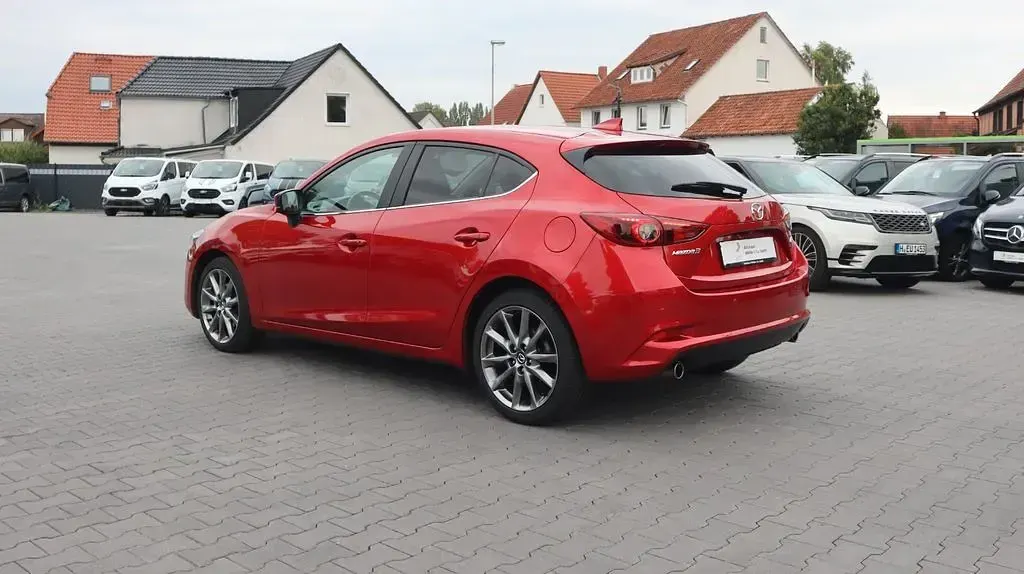Gebraucht Mazda 3 Exclusive-Line 120 PS (88 kW) 2018 Rot Limousine