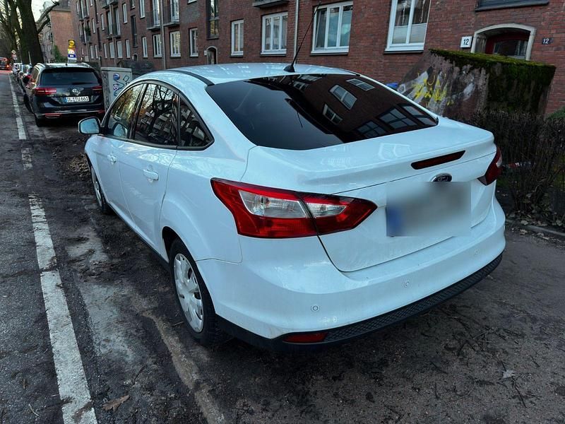 Gebraucht Ford Focus Trend 125 PS (91 kW) 2013 Weiß Limousine
