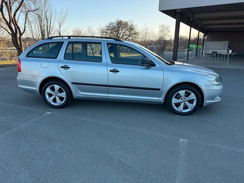 Gebraucht Skoda Octavia 105 PS (77 kW) 2012 Silber Kombi