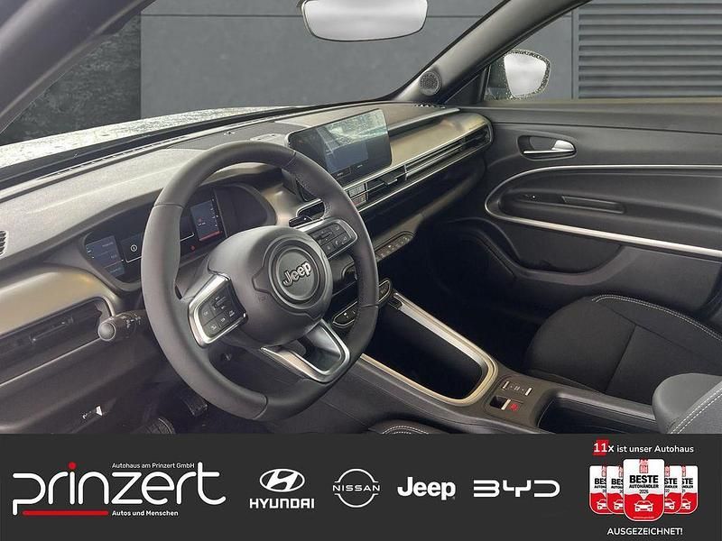 Neu Jeep Avenger Summit 110 PS (80 kW) 2026 Stone grey SUV