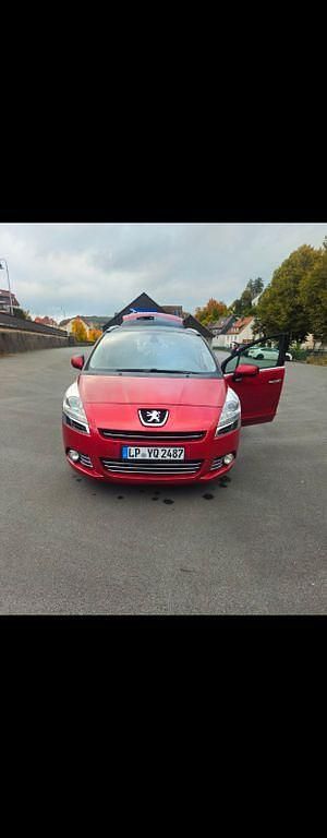 Rot Gebraucht 2010 Peugeot 5008 Family Van / Kleinbus | 4.099 € (Fairer Preis) - Bild 1/4