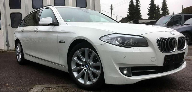 Gebraucht BMW 525 Sport Line 218 PS (160 kW) 2012 Alpinweiss 3 Kombi
