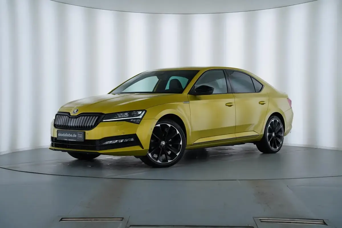 Gebraucht Skoda Superb SportLine 218 PS (160 kW) 2022 Dragon skin gold Limousine