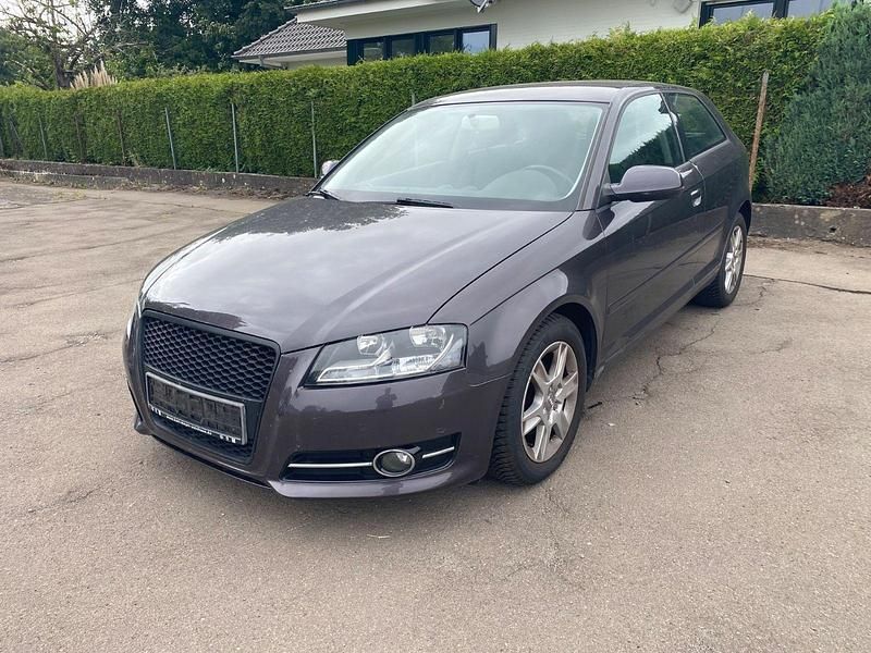 Gebraucht Audi A3 Attraction 105 PS (77 kW) 2011 Grau Limousine