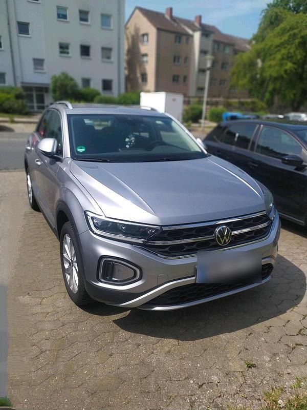 Silber Gebraucht 2023 VW T-Roc SUV | 24.950 € (Guter Preis) - Bild 1/4