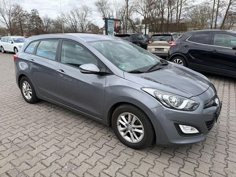 Gebraucht Hyundai i30 Trend 110 PS (80 kW) 2012 Grau Kombi