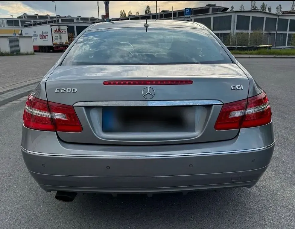 Second-hand Mercedes E200 184 CP (135 kW) 2011 Argintiu Coupe
