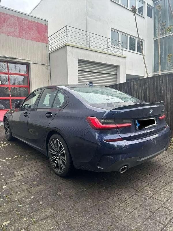 Gebraucht BMW 330e M Sport 184 PS (135 kW) 2019 Blau Limousine
