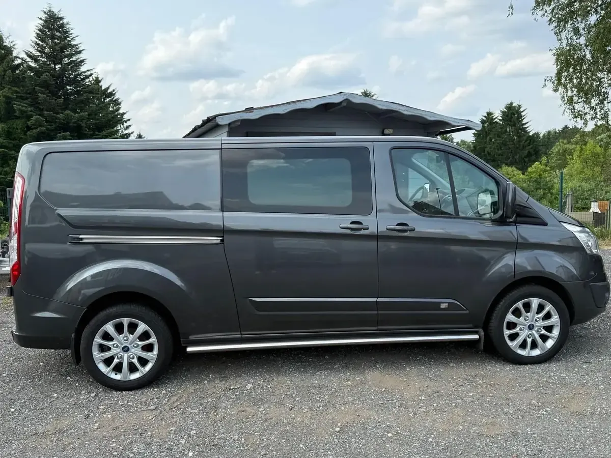 Gebraucht Ford T 170 PS (125 kW) 2018 Grau Van / Kleinbus