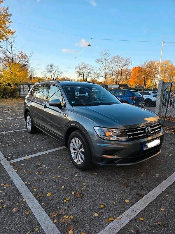 Gebraucht VW Tiguan Allspace Trendline 150 PS (110 kW) 2018 Grau SUV