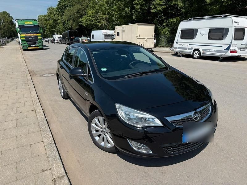 Gebraucht Opel Astra 100 PS (73 kW) 2010 Schwarz Kleinwagen