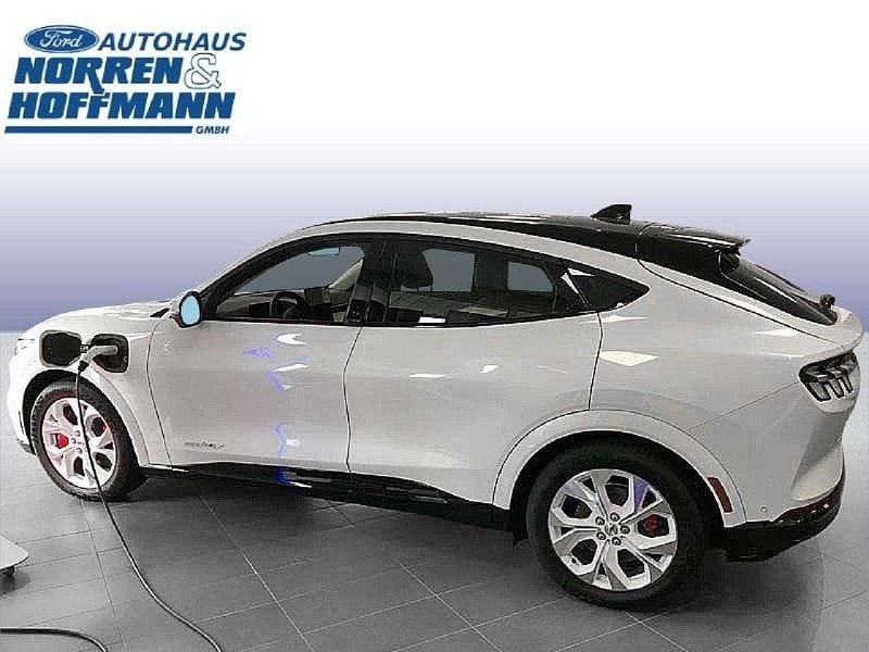 Gebraucht Ford Mustang Mach-E Extended Range 258 kW (351 PS) 2023 Starweiß metallic SUV