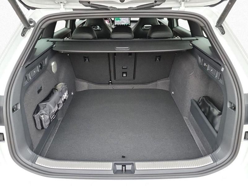 Gebraucht Skoda Superb SportLine 150 PS (110 kW) 2026 Kristallweiß uni Kombi
