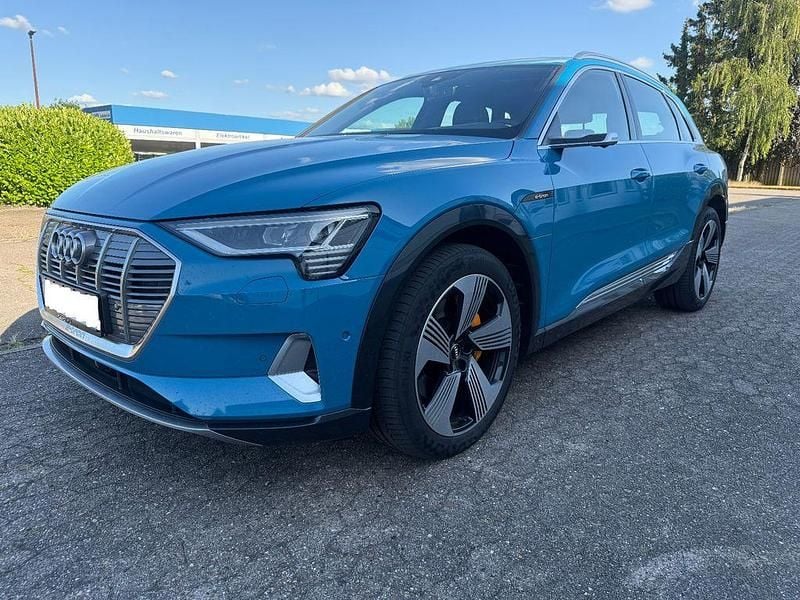 Blau Gebraucht 2019 Audi e-tron Advanced SUV | 28.500 € (Guter Preis) - Bild 1/4