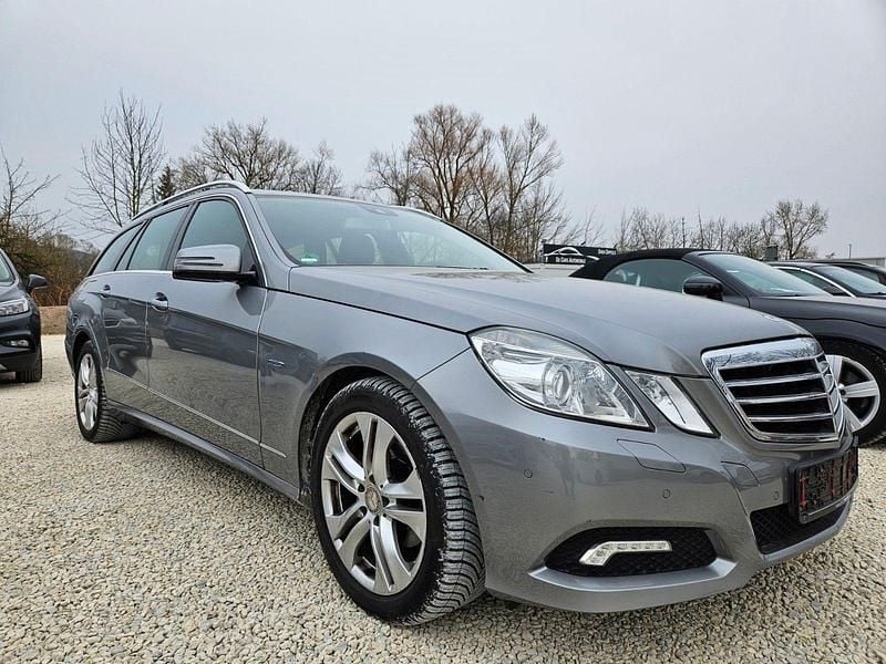 Silber Gebraucht 2010 Mercedes E220 Avantgarde Kombi | 11.750 € (Fairer Preis) - Bild 1/4