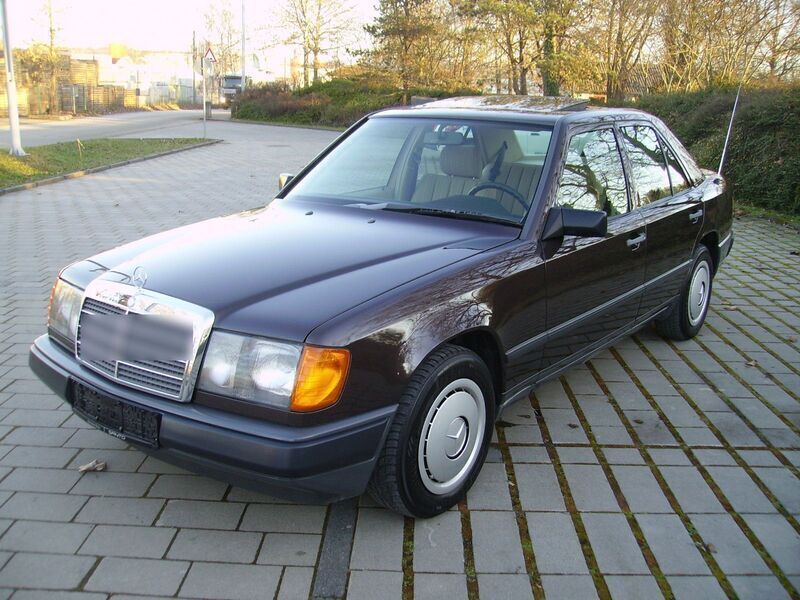 Braun Gebraucht 1989 Mercedes E200 Limousine | 10.990 € - Bild 1/4