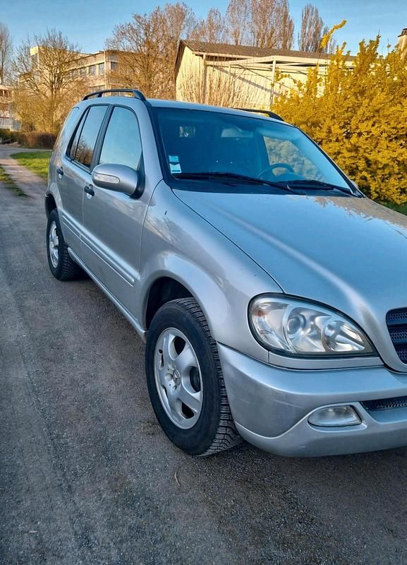 Gebraucht Mercedes ML270 163 PS (119 kW) 2005 Silber SUV