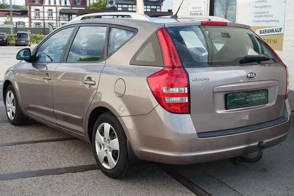 Gebraucht Kia Ceed 109 PS (80 kW) 2009 Braun Kleinwagen