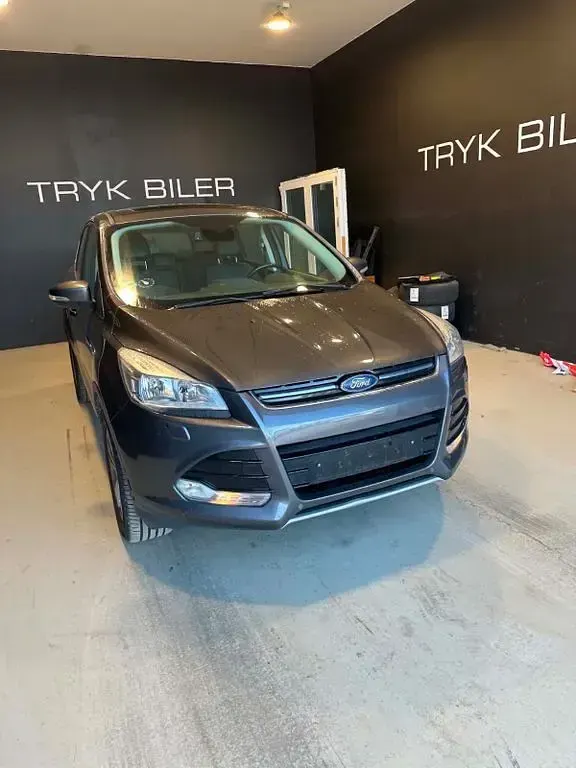 Gebraucht Ford Kuga Titanium 150 PS (110 kW) 2016 Grau SUV