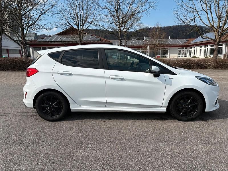 Gebraucht Ford Fiesta ST-Line 101 PS (74 kW) 2018 Weiß Kleinwagen